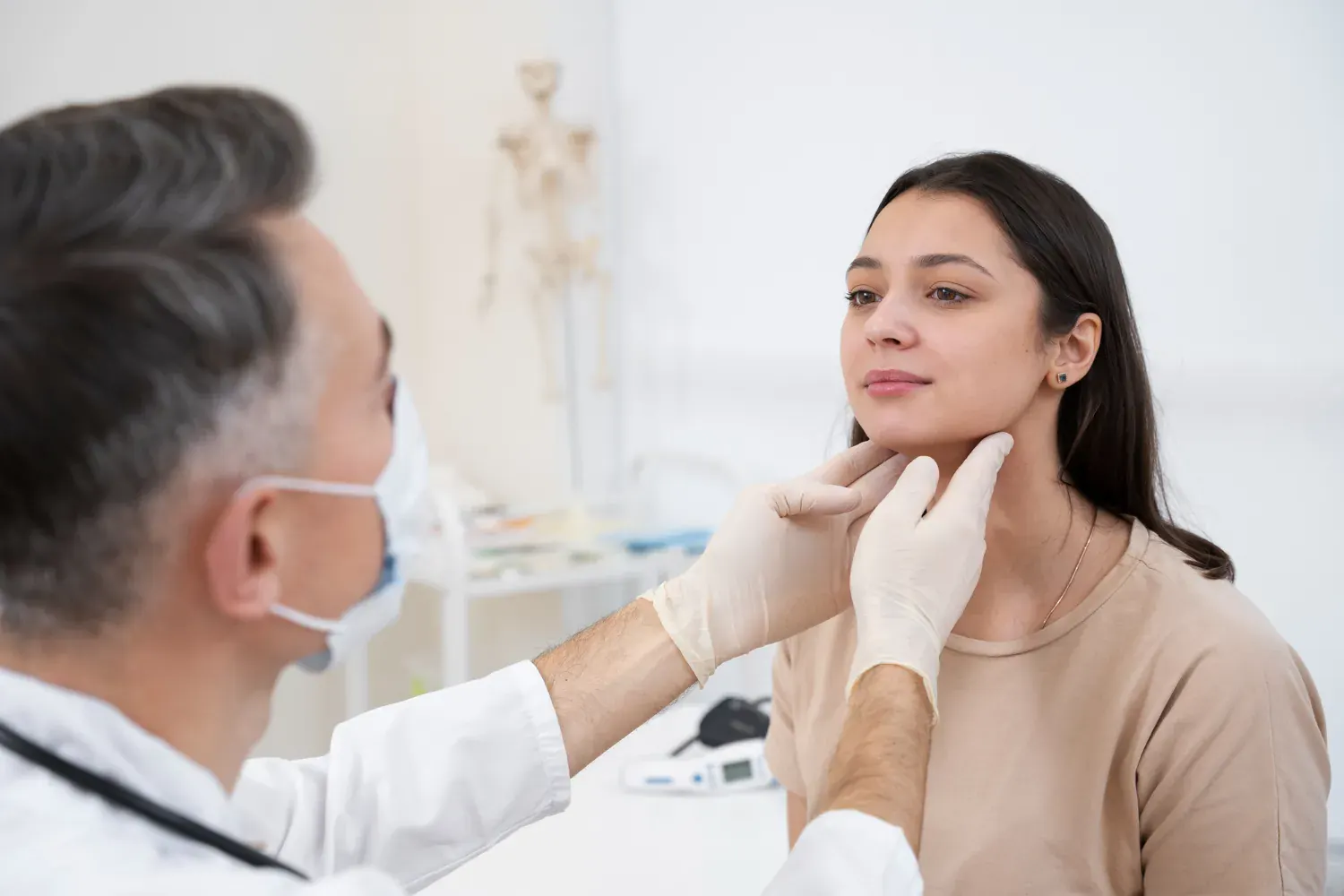 Patient discussing jawline concerns and bruxism with Dr. Hans in London